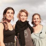 Elena Escura, flanqueada por Lara Vilanova (directora de fotografía) y Julia Cerdán (ayudante de dirección).