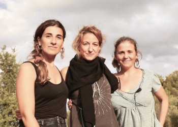 Elena Escura, flanqueada por Lara Vilanova (directora de fotografía) y Julia Cerdán (ayudante de dirección).