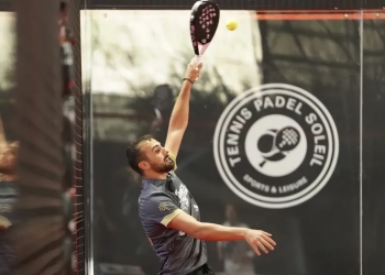 «Destaca mi revés, siempre a dos manos»