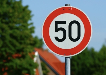 Adjudicado el contrato para la adquisición, mantenimiento y colocación de las señalización vertical de Torrevieja