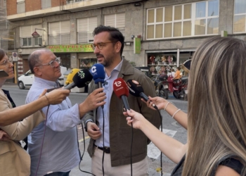 El Ayuntamiento trabaja en un estudio para reducir el volumen de tráfico en la calle Ángel