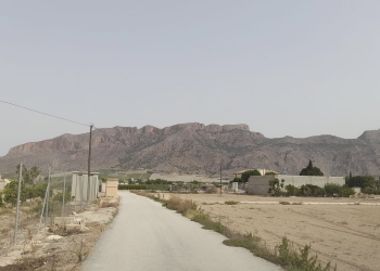 Orihuela apuesta por la energía solar para iluminar caminos y diseminados
