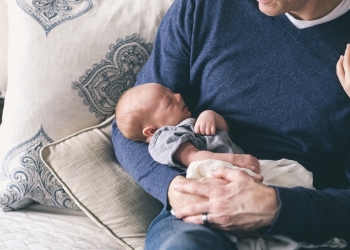 El Ayuntamiento aumenta hasta los 400 euros la ayuda por nacimiento o adopción para 2026