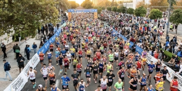 Miles de atletas venidos de todo el mundo disfrutan del Medio Maratón València