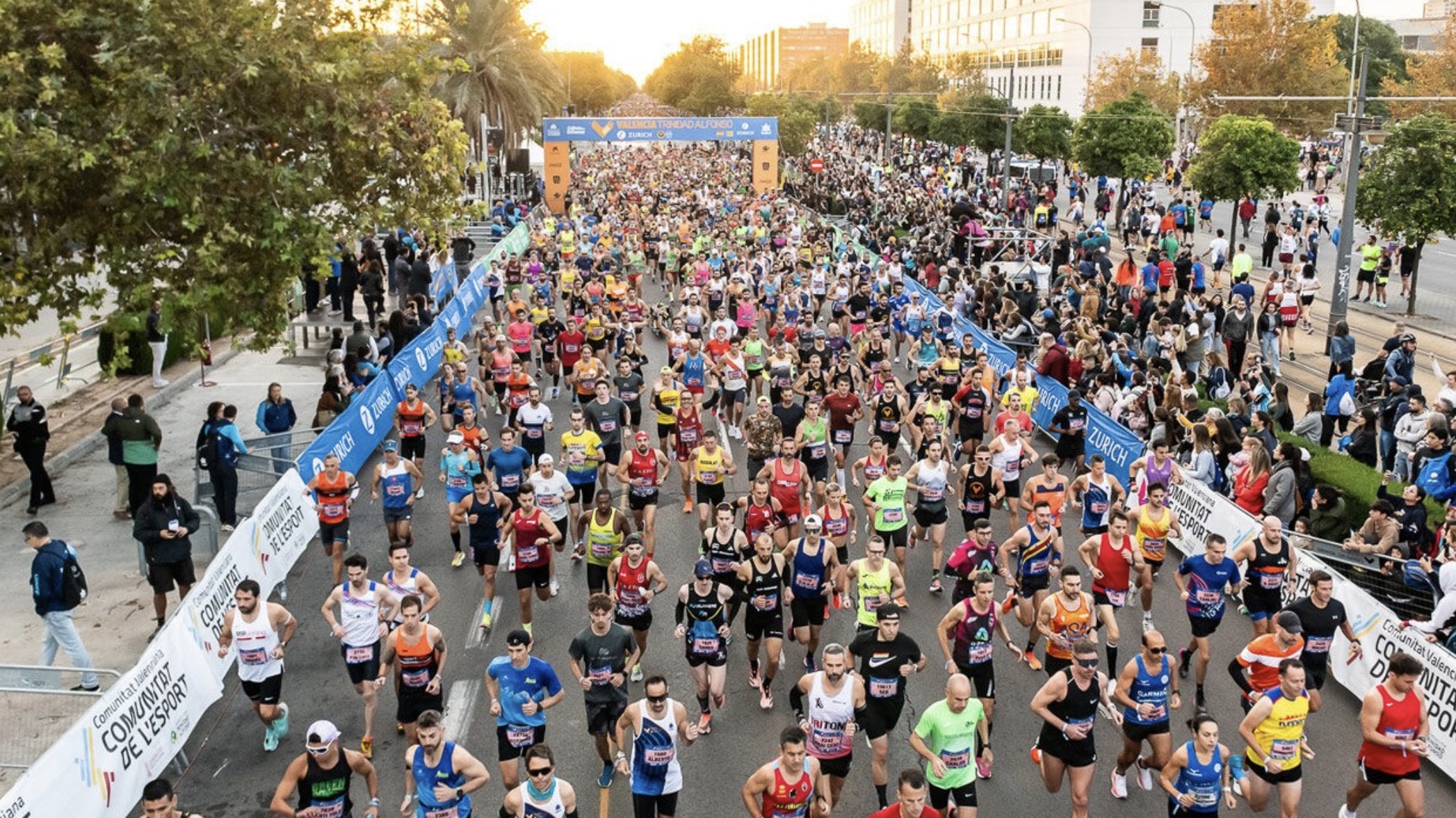 Miles de atletas venidos de todo el mundo disfrutan del Medio Maratón València