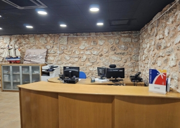 Las oficinas de turismo de Santa Pola renuevan con éxito la Q de Calidad Turística