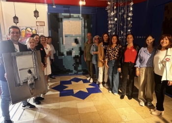 Petrer suma la obra número 21 a su singular Crochet Gallery