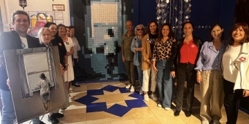 Petrer suma la obra número 21 a su singular Crochet Gallery