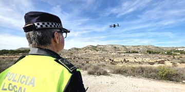 La Policía Local de Elda identifica y sanciona al responsable de un vertido de escombros