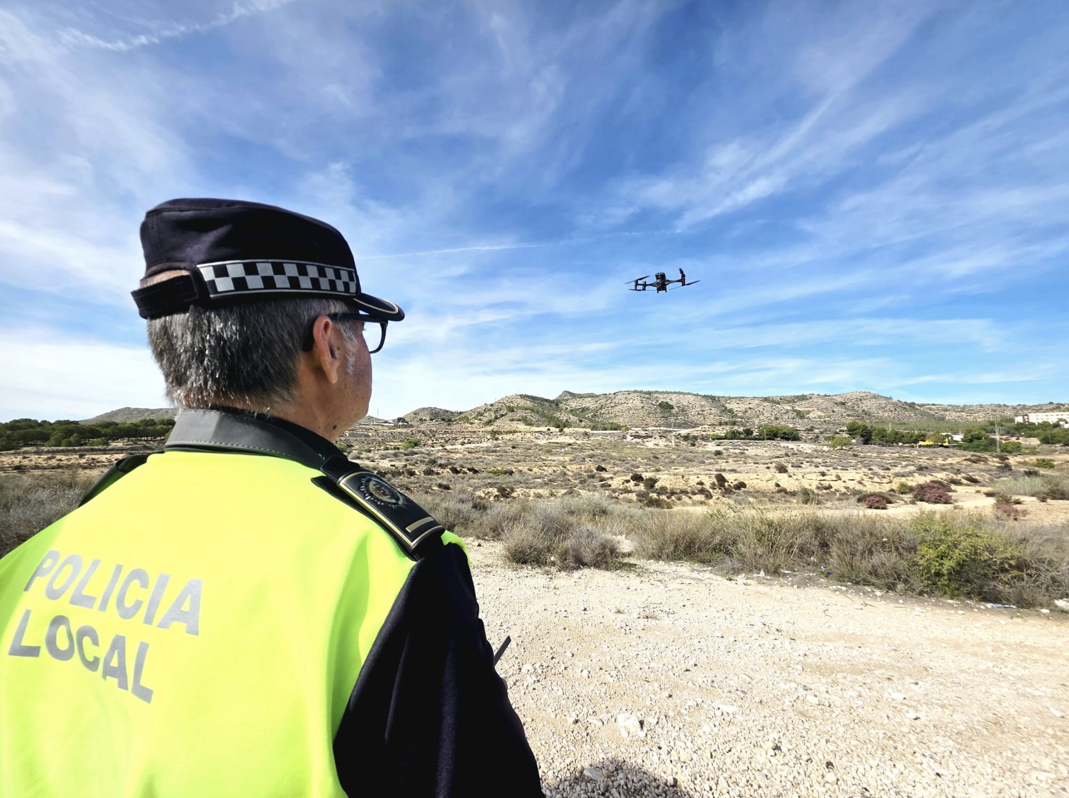 La Policía Local de Elda identifica y sanciona al responsable de un vertido de escombros