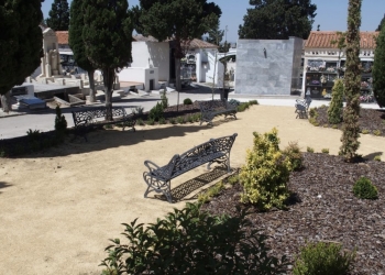 Refuerzos del transporte urbano al Cementerio en la jornada festiva del 1 de noviembre