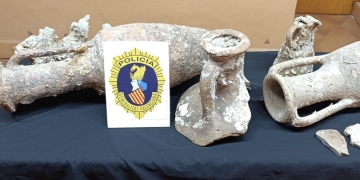 La Policía de la Generalitat recupera tres ánforas romanas y restos arqueológicos en Elche y Santa Pola