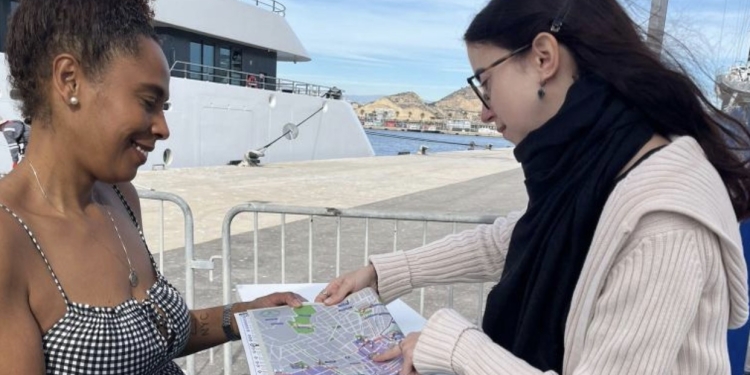 Alicante renueva los planos que entrega a los cruceristas para mejorar su experiencia