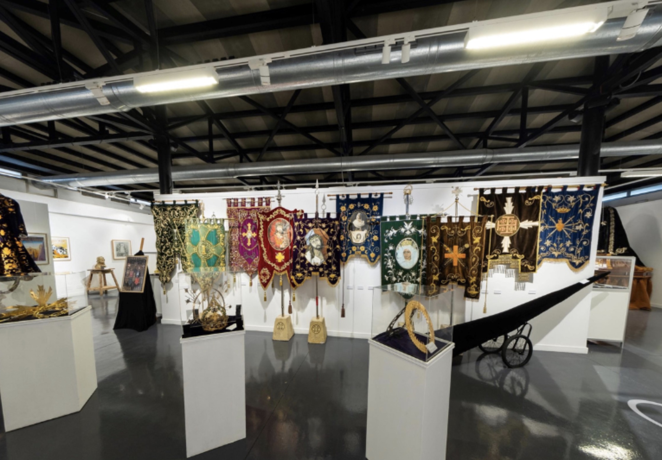 La exposición de la UA «Diosidades, recorrido desde los orígenes de la Semana Santa en Torrevieja» ya es posible visitarla virtualmente