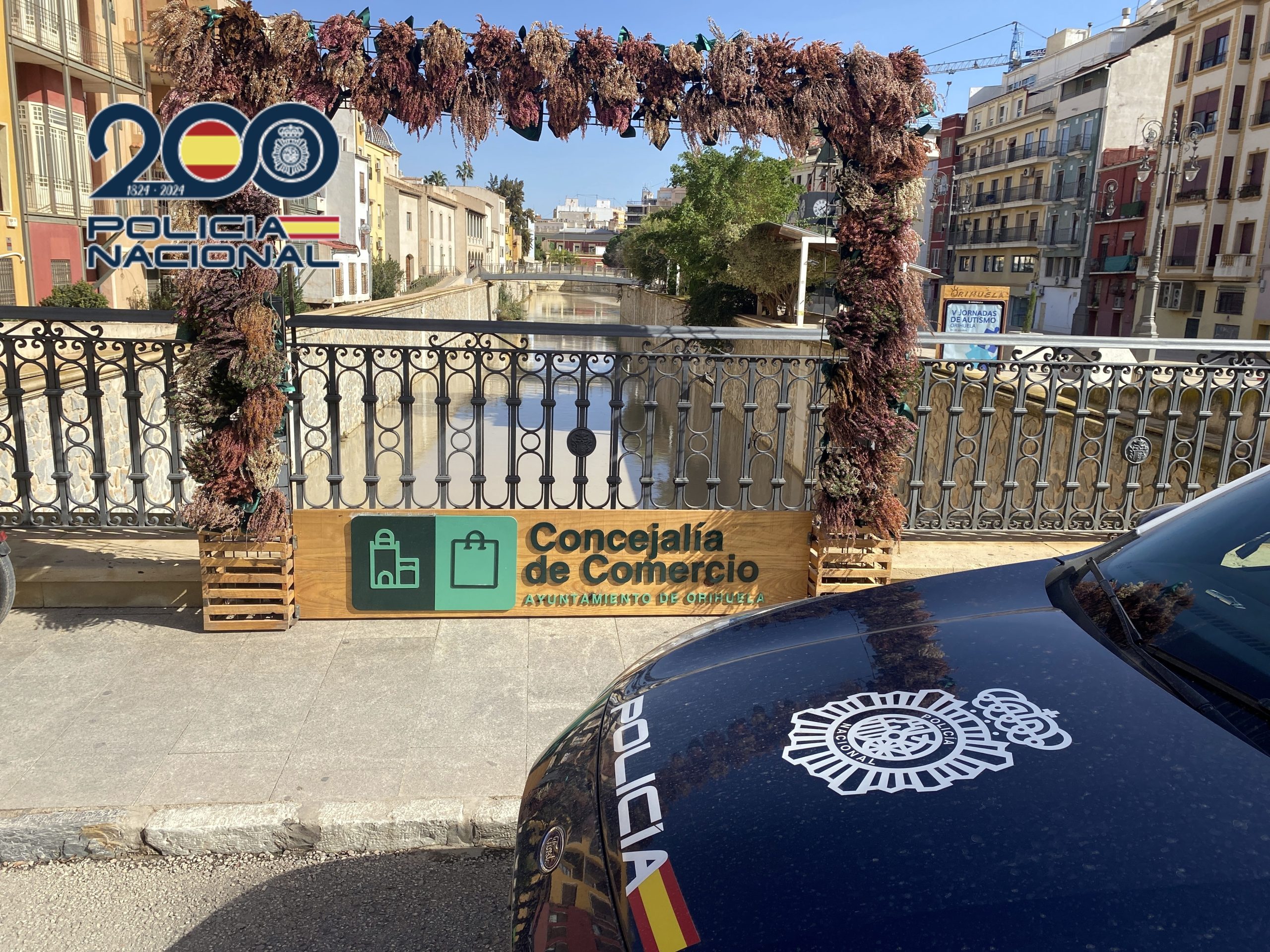 La Policía Nacional detiene a la trabajadora de una tienda de ropa que sustrajo durante años ropa del comercio por valor cercano a 30.000 euros