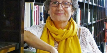 «La poesía en valenciano está pasando por un momento agridulce»