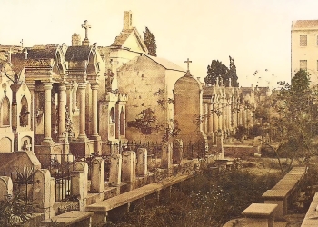 Sombras de luz entre viejos muros