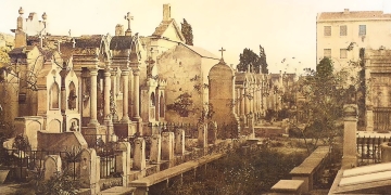 Sombras de luz entre viejos muros