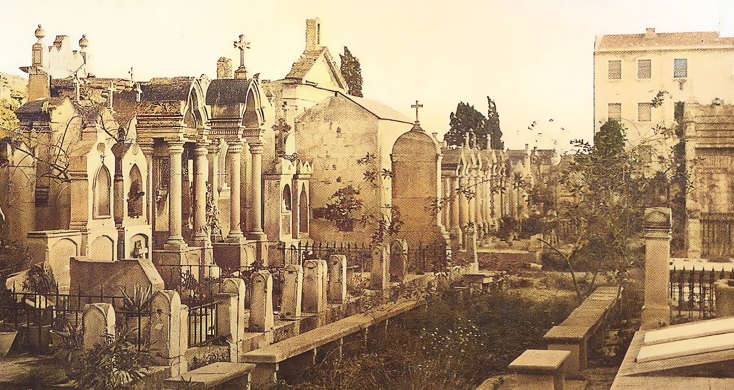 Sombras de luz entre viejos muros