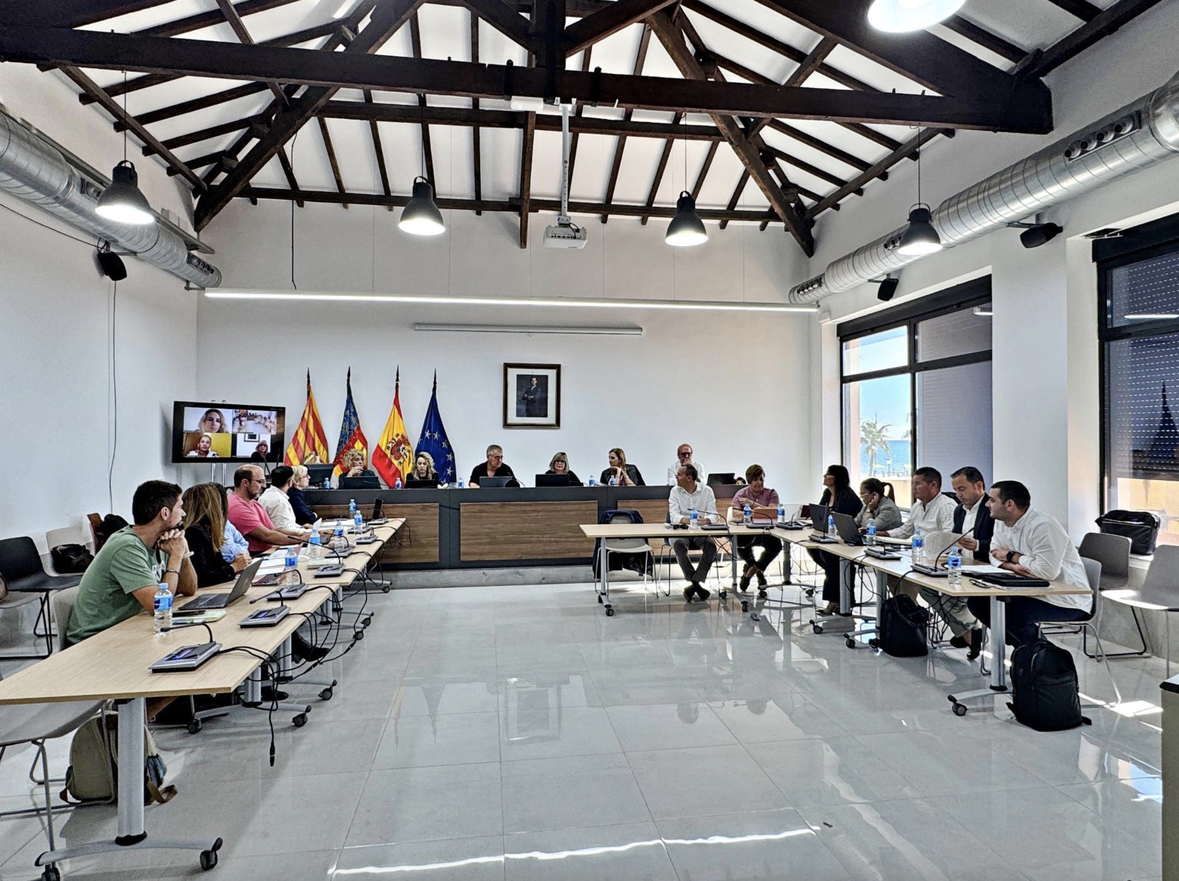 El pleno aprueba destinar 500.000 euros a los Bonos Consumo y amortizar préstamos para quedarse con deuda cero