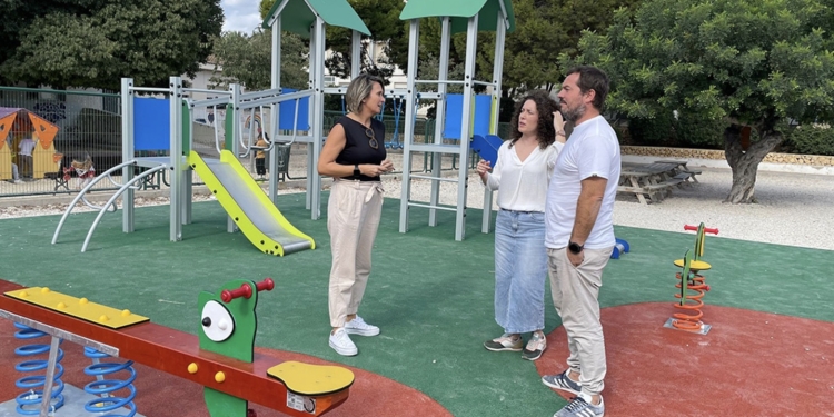 El Ayuntamiento renueva el parque del CEIP El Blanquinal