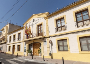 Más de 50.000 euros en ayudas municipales al estudio y al transporte para estudiantes de l’Alfàs del Pi