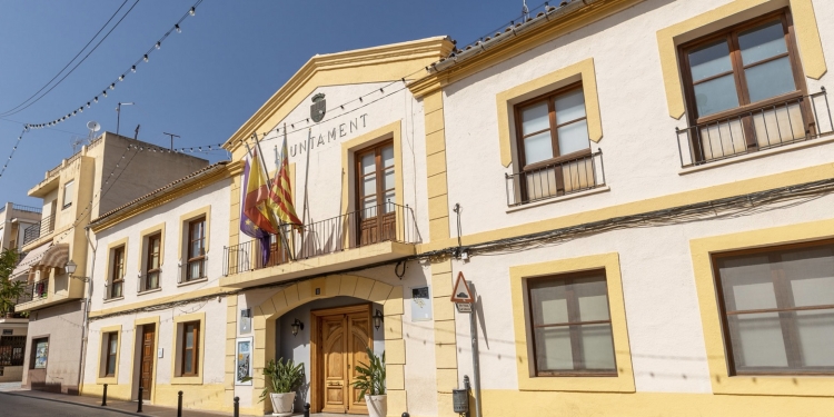 Más de 50.000 euros en ayudas municipales al estudio y al transporte para estudiantes de l’Alfàs del Pi