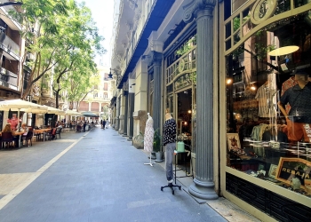 El Ayuntamiento y Cámara València refuerzan su compromiso con el comercio local y la sostenibilidad