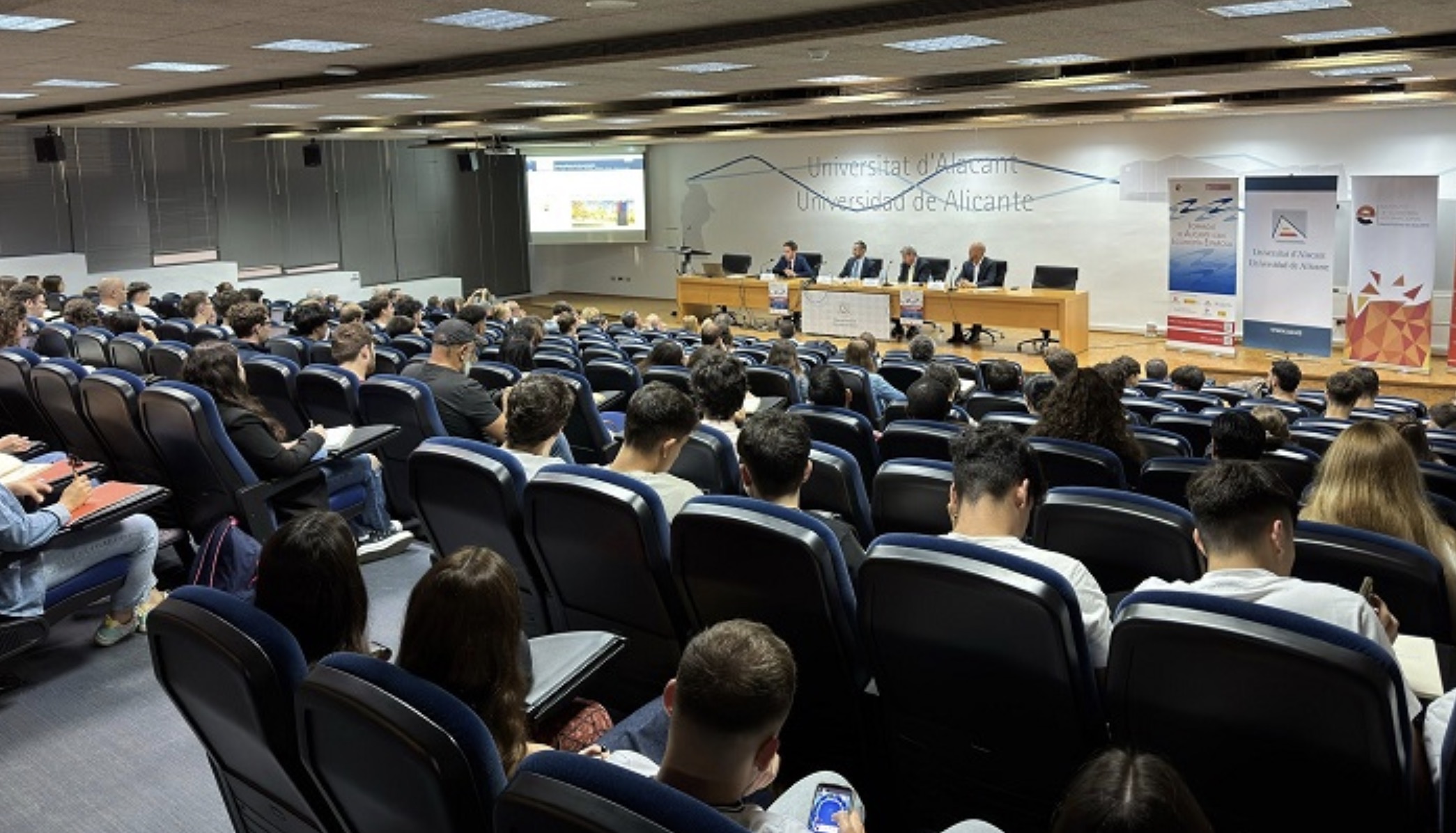 La UA reúne a expertos nacionales para analizar 40 años de cambios en la economía española