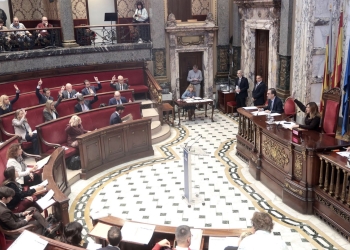 El Pleno insta al presidente del Gobierno a convocar elecciones por “su responsabilidad política por la deficiente gestión de la dana”