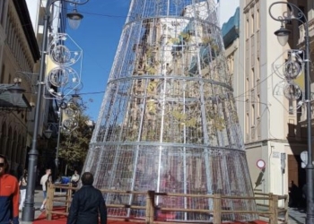 Alicante ilumina la Navidad este viernes con 2,6 millones de luces led y el gran árbol