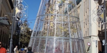 Alicante ilumina la Navidad este viernes con 2,6 millones de luces led y el gran árbol