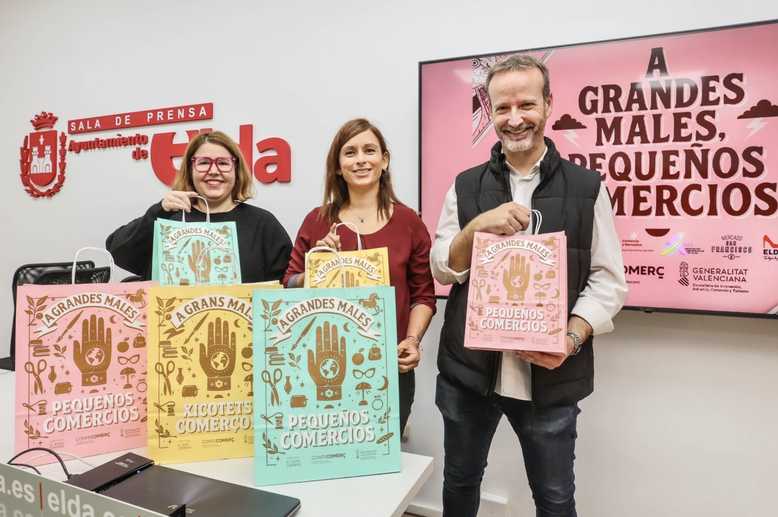 El Mercado de San Francisco y AEDE se suman a la campaña ‘A grandes males, pequeños comercios’ para visibilizar el comercio local