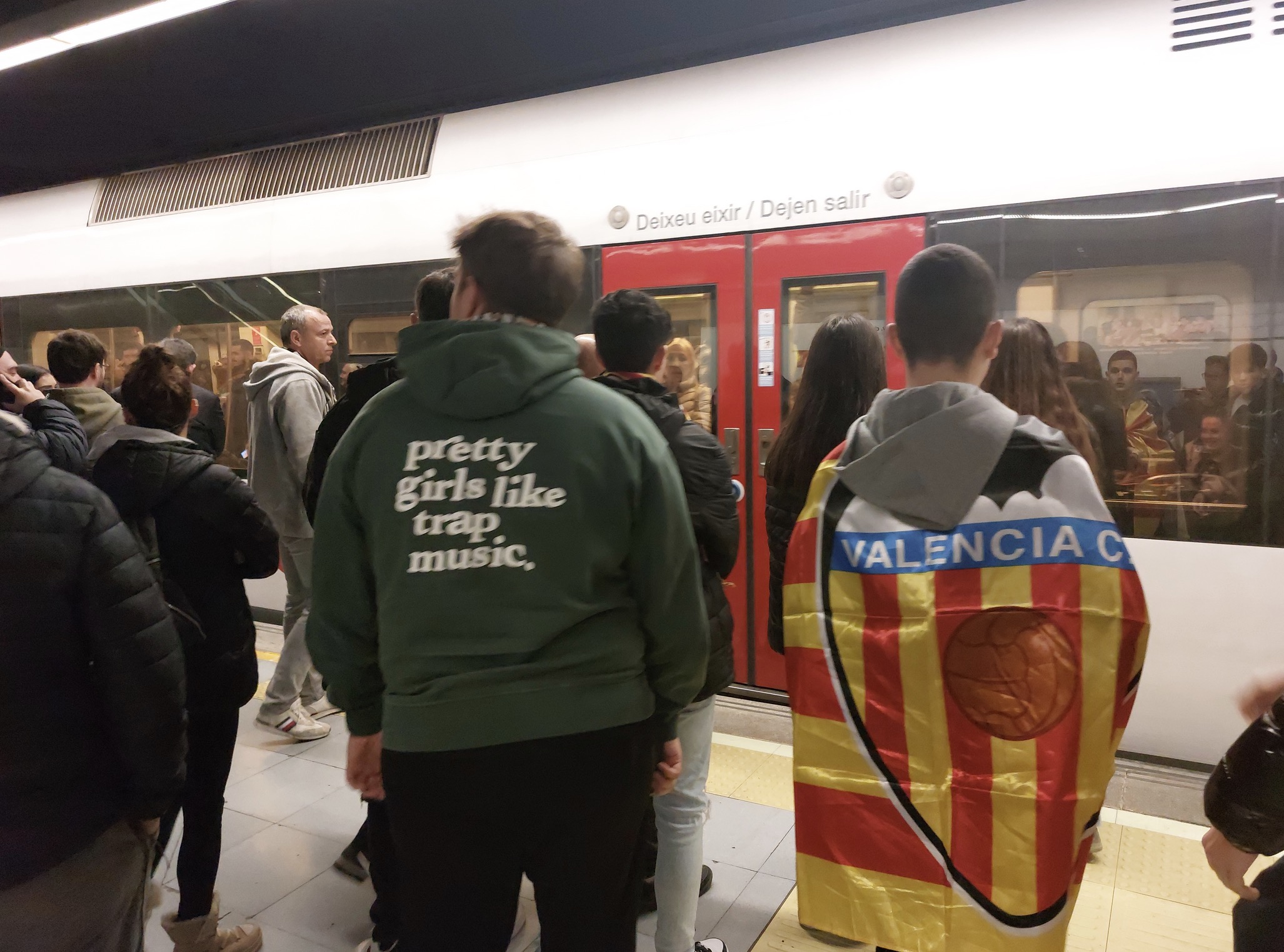 Metrovalencia facilita la movilidad al estadio de Mestalla por el partido del viernes entre Valencia CF y Levante
