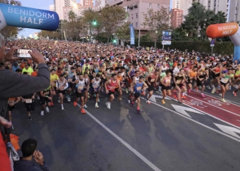 Ben Connor y Lily Partridge se imponen en una Benidorm Half que ha batido varios récords deportivos y de participación