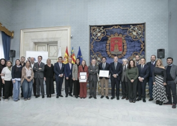 La Real Academia de Gastronomía Española premia a Alicante por su labor en la capitalidad