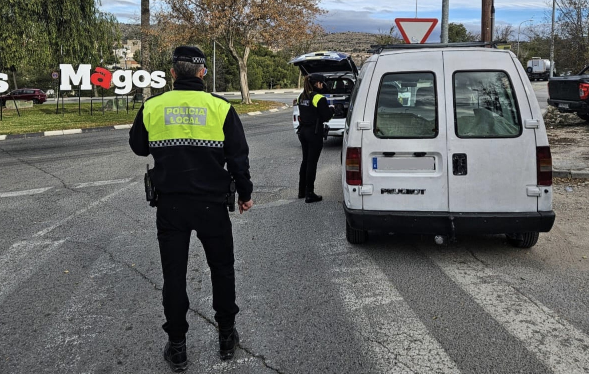 La Policía Local de Elda se suma a la campaña de control de furgonetas puesta en marcha por la DGT