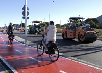 Con el asfaltado y pintura l’Alfàs finaliza las obras de remodelación del vial turístico Camí Vell d’Altea