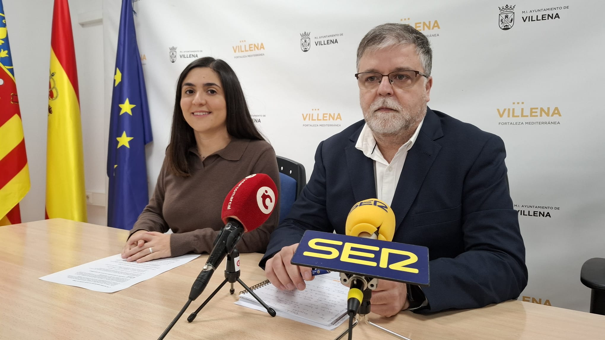 Villena se alza por APAC