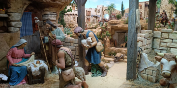 Alicante se llena de belenes públicos para decorar la Navidad