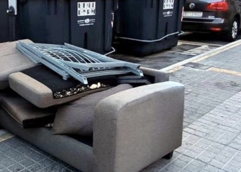 Más del 55% de los enseres de Benidorm se sacan a la calle sin concertar el servicio gratuito de recogida