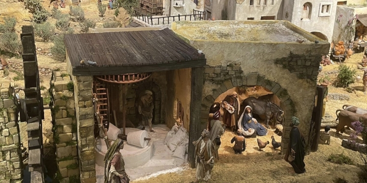 Cerca de 1.500 personas visitan cada día el Belén Monumental instalado en el Salón de Cristal del Ayuntamiento