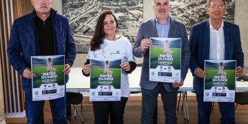 El Polideportivo de Sant Joan acoge un partido solidario entre veteranos del Hércules y del Valencia en apoyo a la Asociación Pequeño Fresno