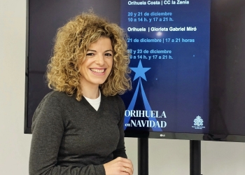 Orihuela recibe a Papá Noel con su aldea navideña en la costa y en el centro del municipio