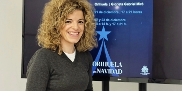 Orihuela recibe a Papá Noel con su aldea navideña en la costa y en el centro del municipio