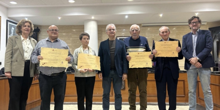 Miguel Cremades Martínez y José Nuévalos Ruiz y José Luis Martínez Martínez y Mariano López Marín reciben las Medallas al Mérito Municipal de Utiel