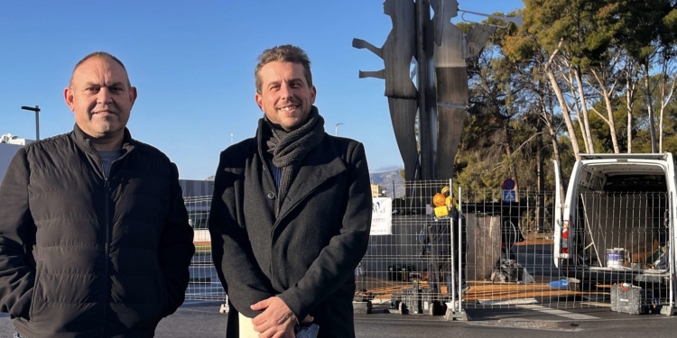 Petrer homenajea a las bandas de música de las fiestas de Moros y Cristianos con un monumento en la rotonda de Luvi