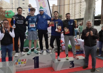 La XV San Silvestre de Benidorm reúne a casi 900 participantes por las calles de la ciudad