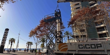 Benidorm inicia la rehabilitación de las emblemáticas columnas ‘Andrea’ del Paseo de Levante