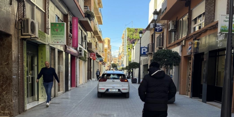 San Vicente reabre el tramo central de la calle Pintor Picasso al tránsito peatonal y garantiza el acceso al parking